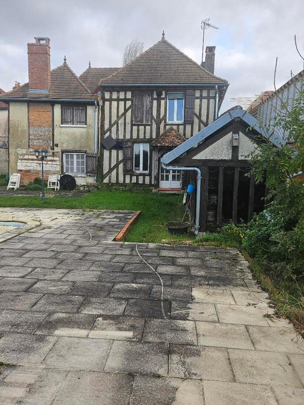 Maison - 238 m² - 6 pièces