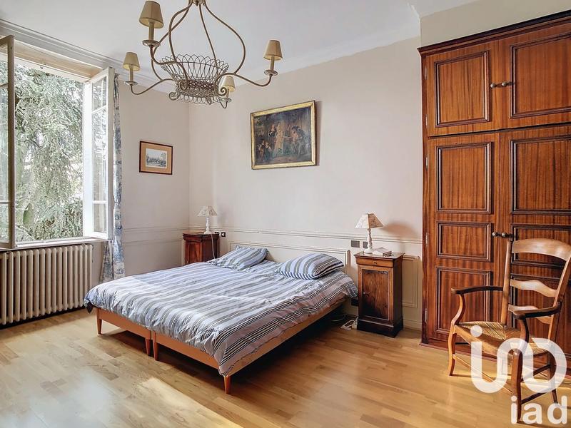 Maison - 260 m² - 10 pièces