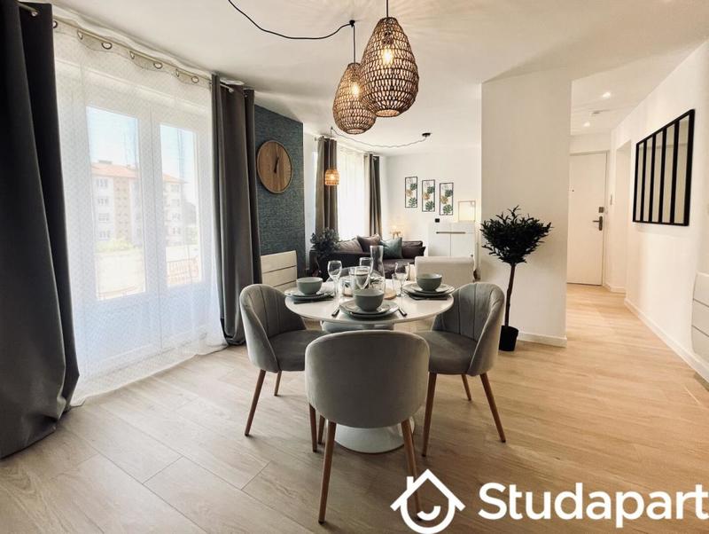 Chambre - 9 m² - 1 pièce