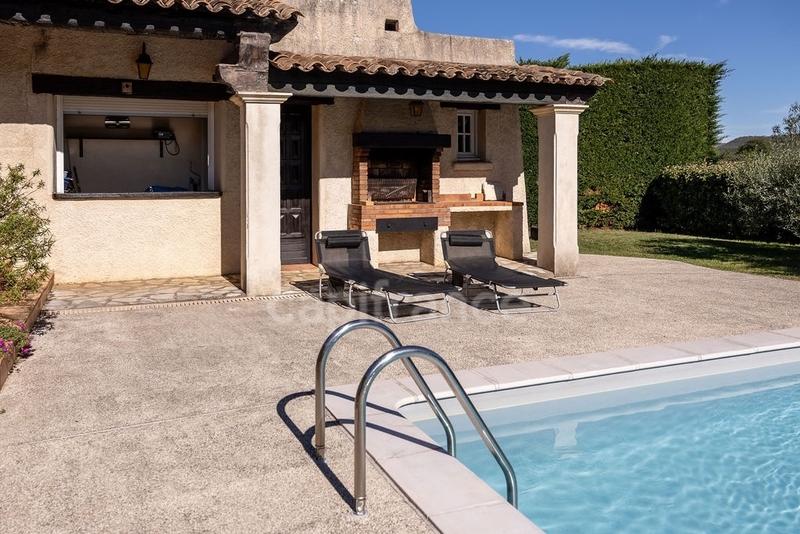 Maison - 202 m² - 7 pièces