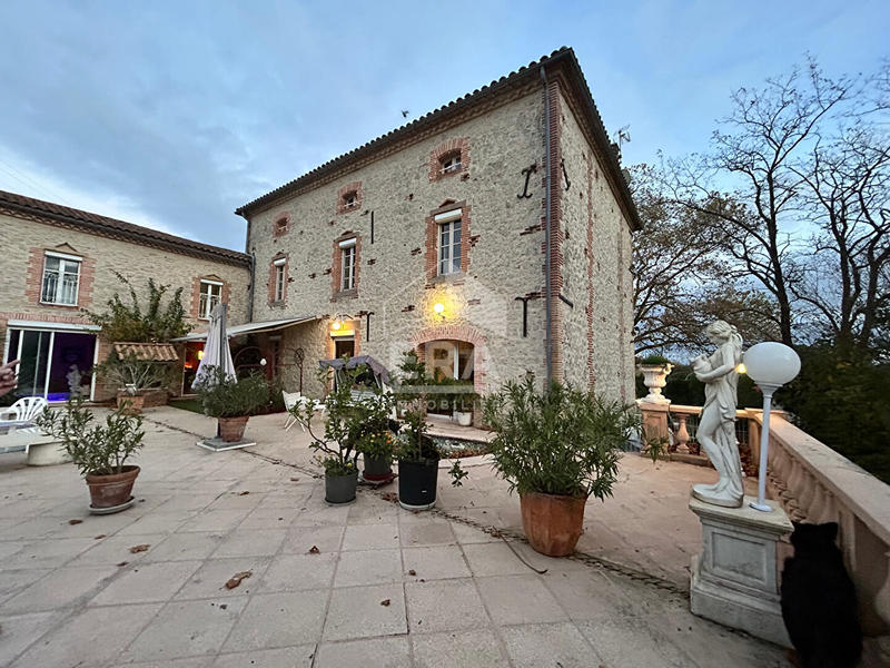 Maison - 440 m² - 7 pièces