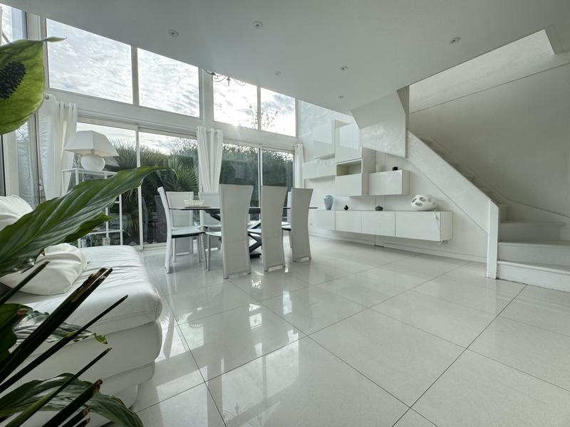 Maison - 166 m² - 7 pièces