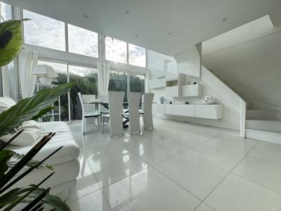 Maison - 166 m² - 7 pièces