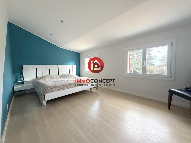 Maison traditionnelle - 160 m² - 6 pièces