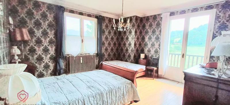 Maison - 263 m² - 9 pièces