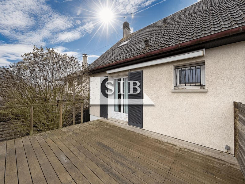 Maison - 99 m² - 5 pièces