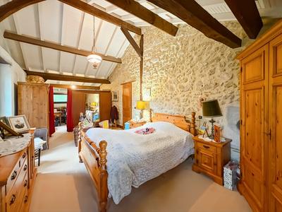 Maison - 360 m² - 7 pièces