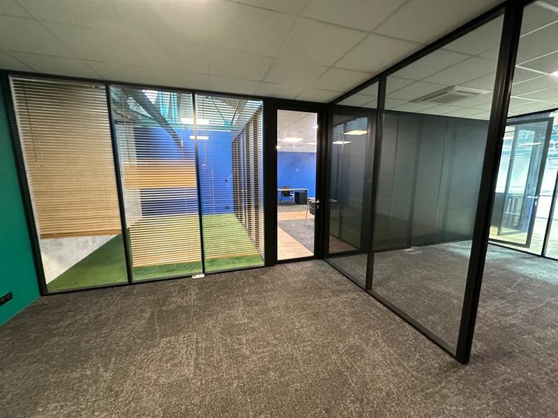 Entrepôt - 994 m² - 15 pièces