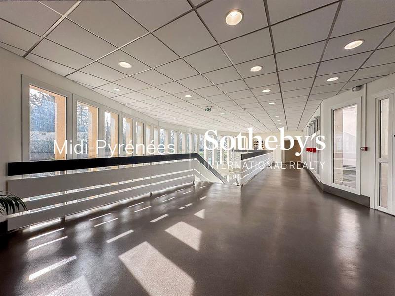 Immeuble - 4 564 m²