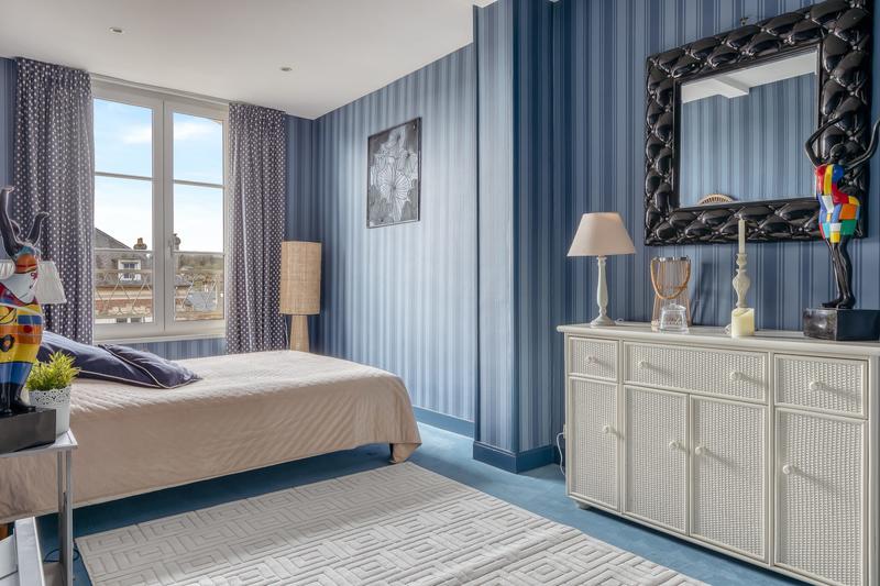 Maison - 233 m² - 12 pièces