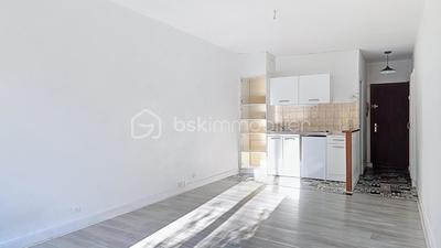 Studio - 30 m² - 1 pièce