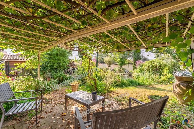 Maison traditionnelle - 246 m² - 4 pièces