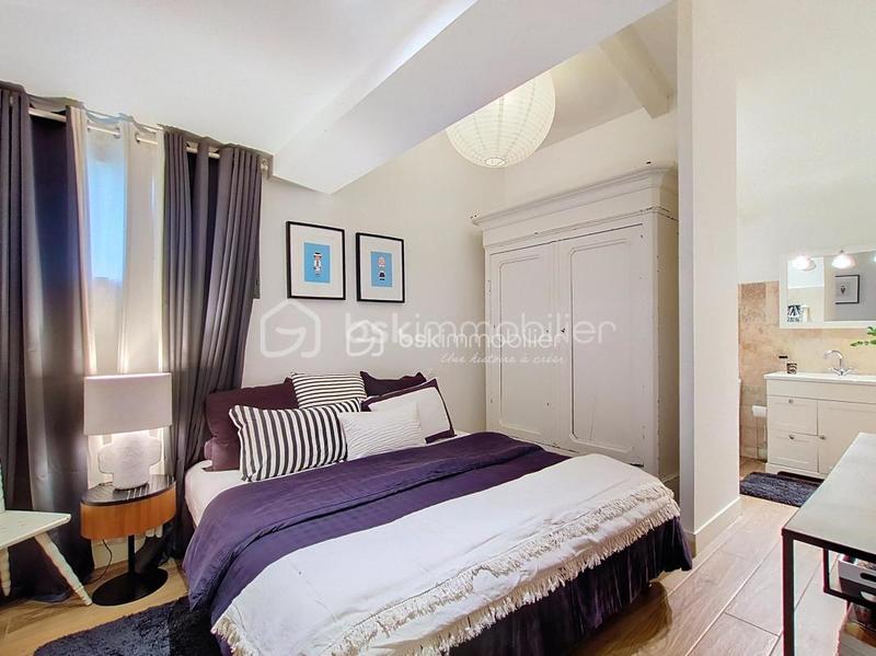 Propriété - 253 m² - 8 pièces