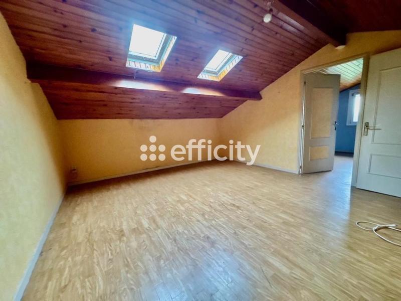 Maison - 275 m² - 16 pièces