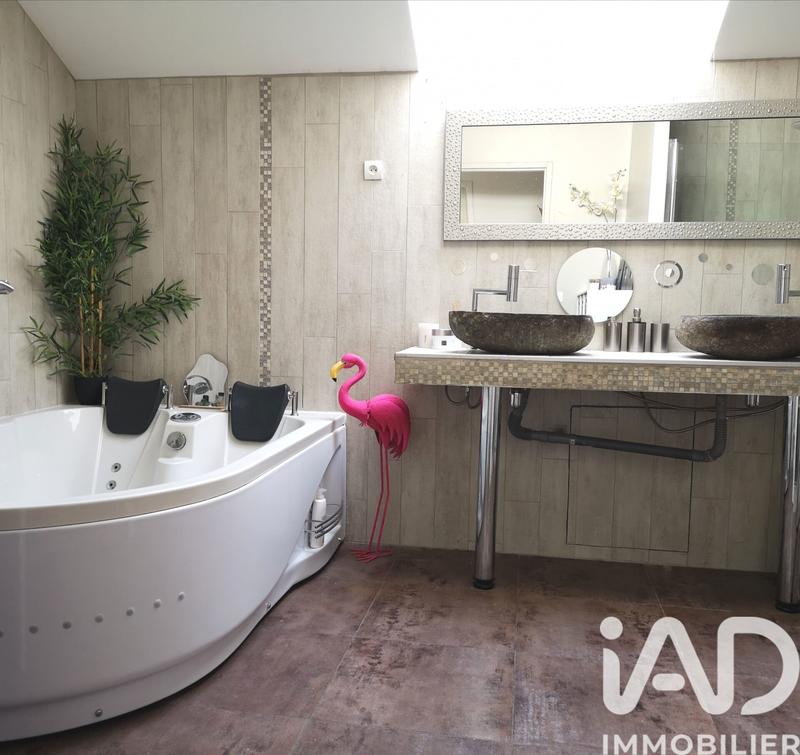 Maison - 326 m² - 10 pièces