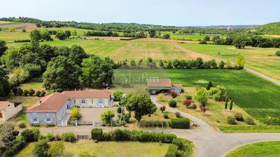 Maison - 200 m² - 9 pièces