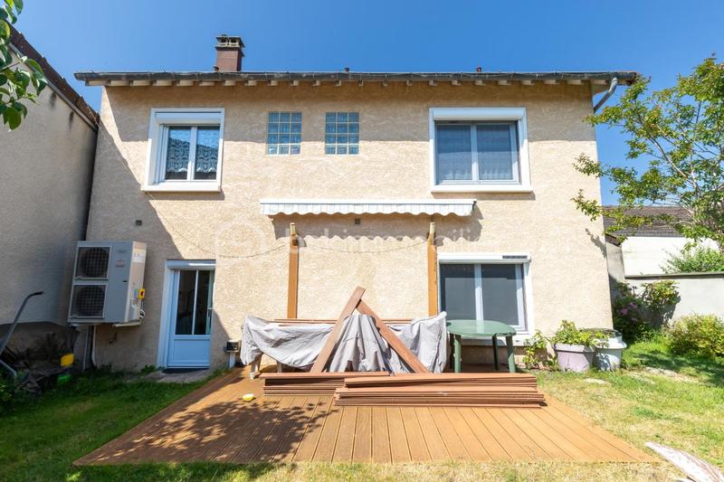 Maison traditionnelle - 168 m² - 8 pièces