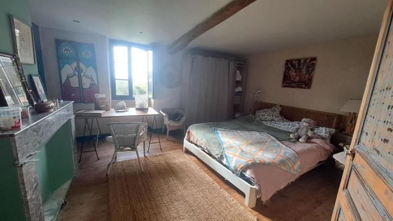 Propriété - 235 m² - 6 pièces