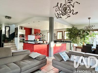 Maison - 161 m² - 7 pièces