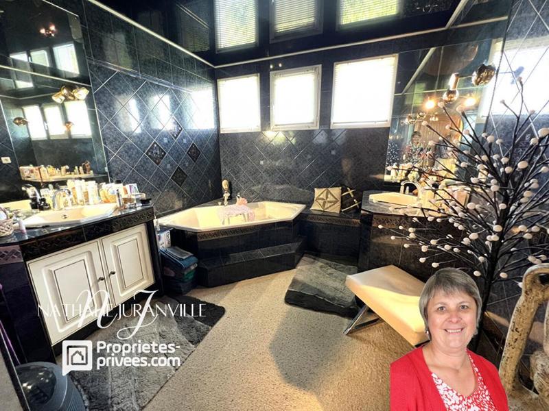 Demeure - 280 m² - 6 pièces