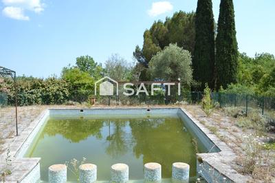 Maison - 696 m² - 30 pièces