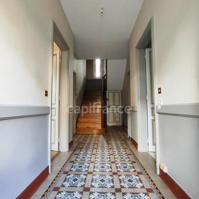 Maison - 210 m² - 10 pièces