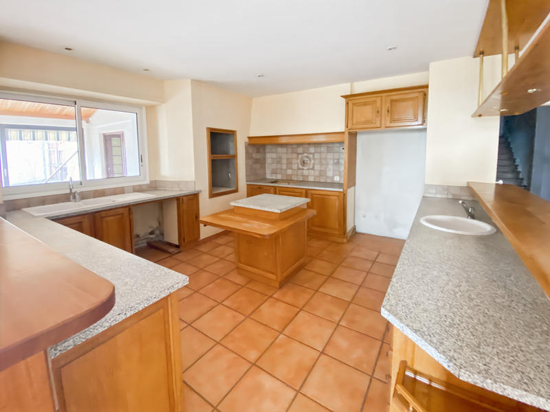 Maison - 327 m² - 6 pièces