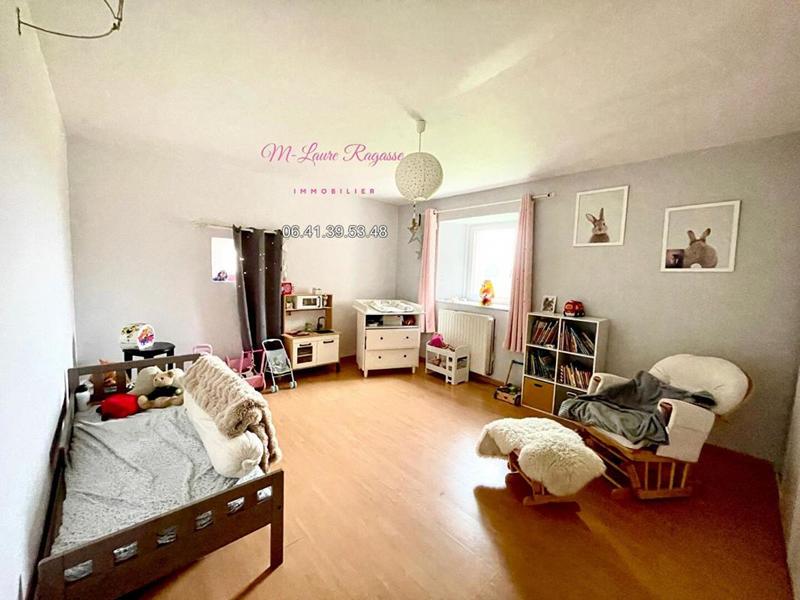 Maison - 222 m² - 6 pièces