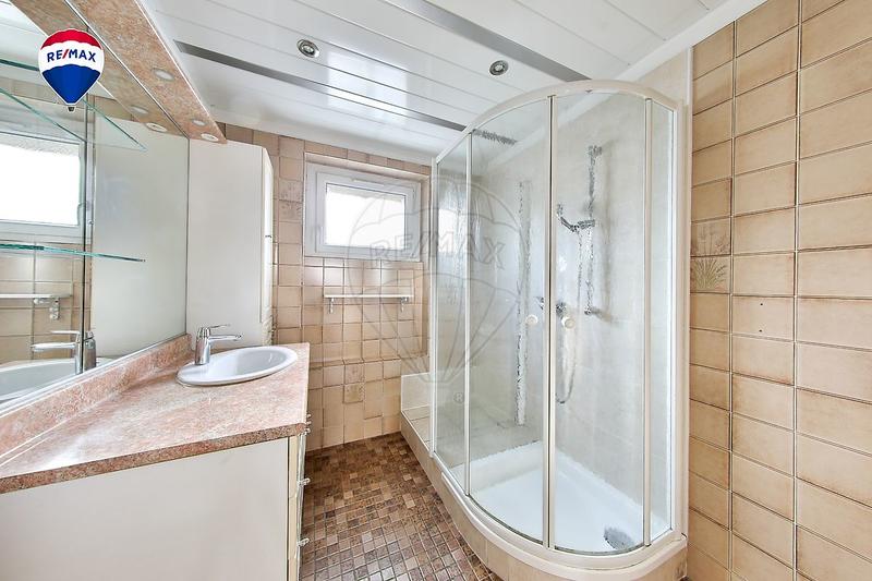 Maison - 137 m² - 6 pièces