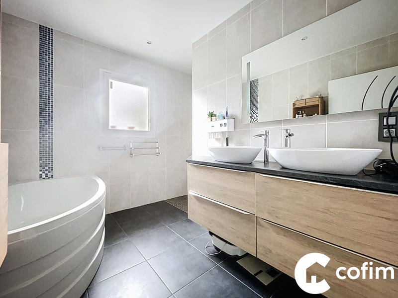 Maison - 114 m² - 5 pièces