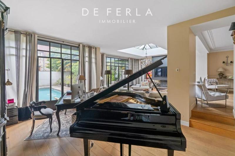 Villa - 370 m² - 12 pièces