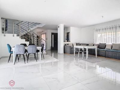 Maison - 137 m² - 5 pièces