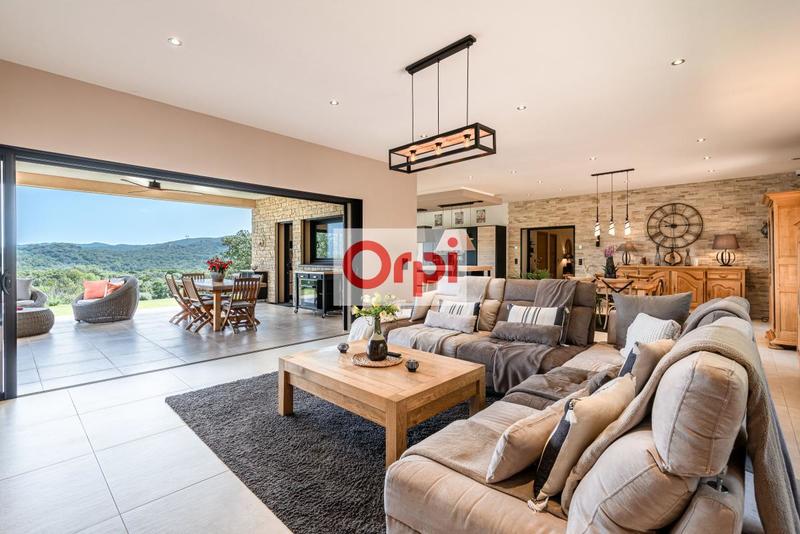 Villa - 263 m² - 7 pièces