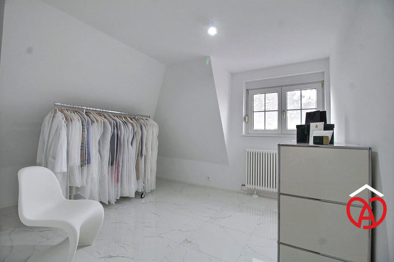 Maison - 248 m² - 10 pièces