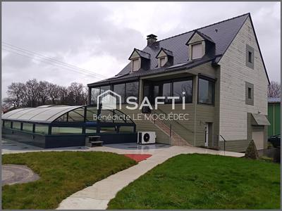 Maison - 143 m² - 9 pièces