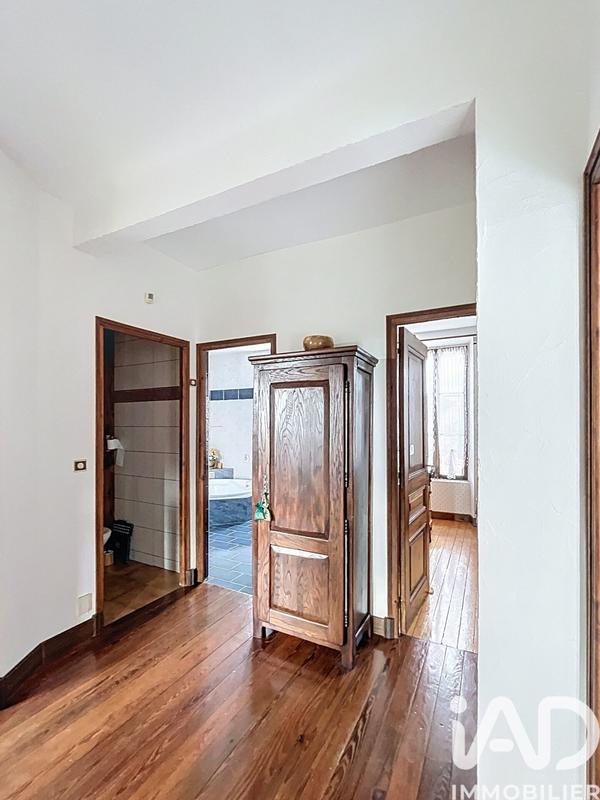 Maison - 235 m² - 10 pièces