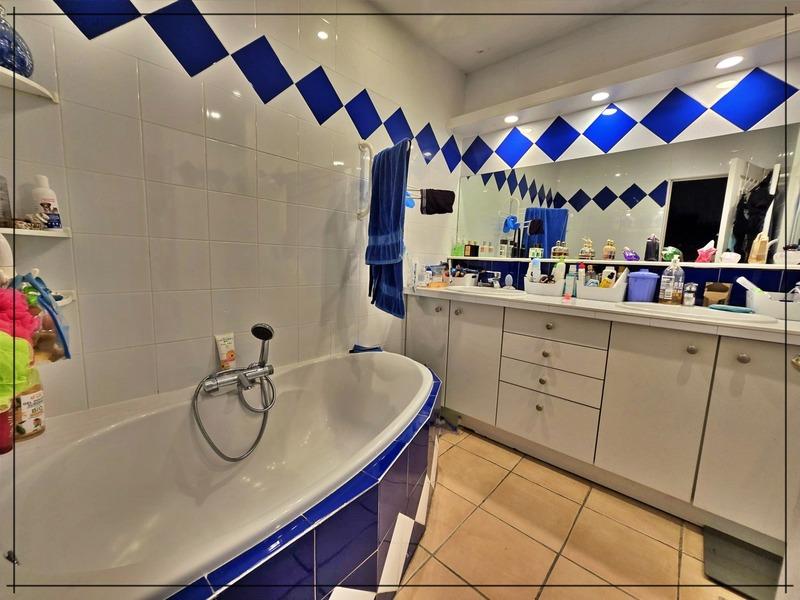 Propriété - 350 m² - 9 pièces