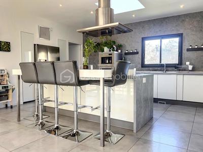 Maison - 180 m² - 6 pièces