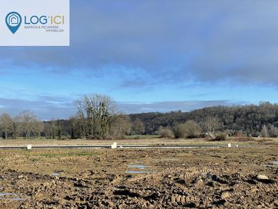 Terrain constructible - 744 m²