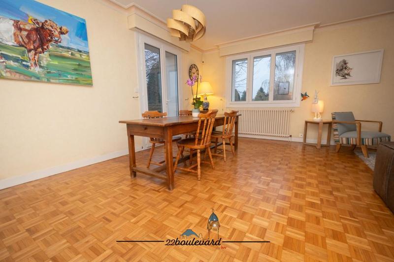 Pavillon - 240 m² - 10 pièces