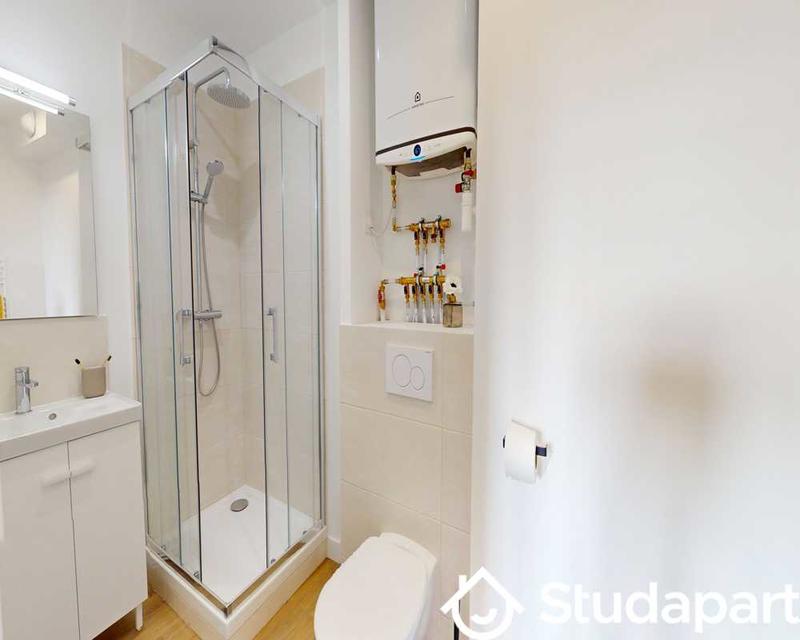 Chambre - 70 m² - 1 pièce