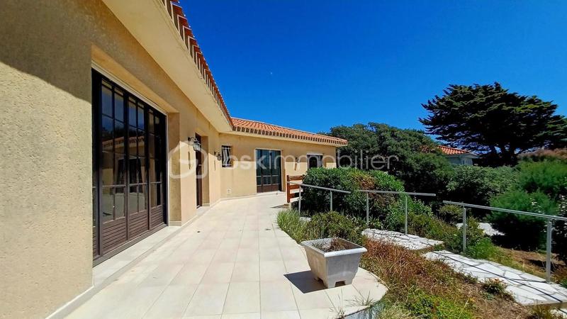 Villa - 260 m² - 8 pièces