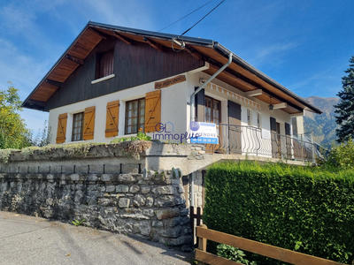 Maison traditionnelle - 121 m² - 9 pièces