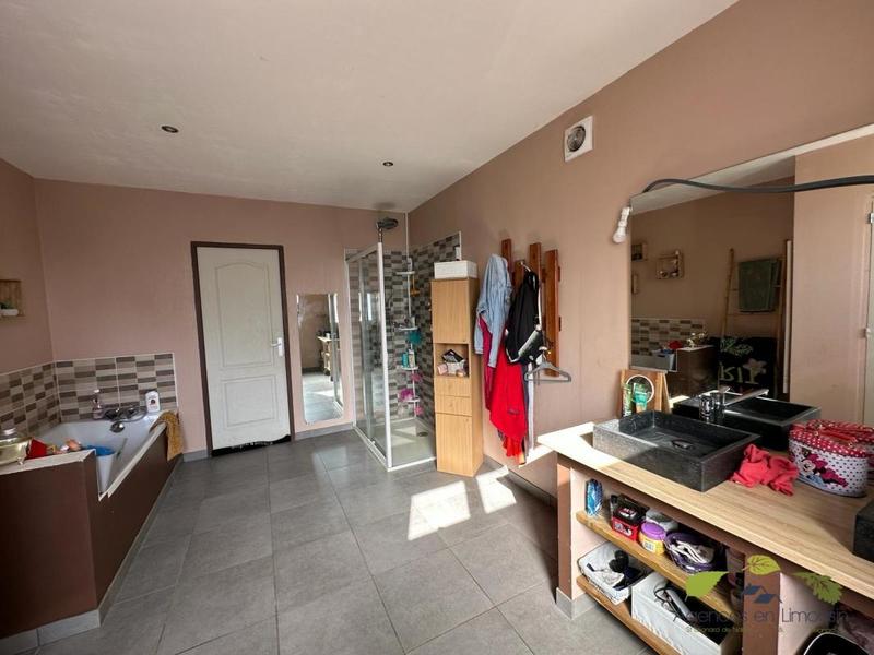 Maison - 180 m² - 9 pièces