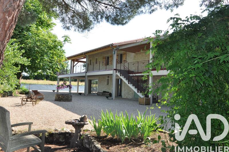 Maison - 499 m² - 16 pièces