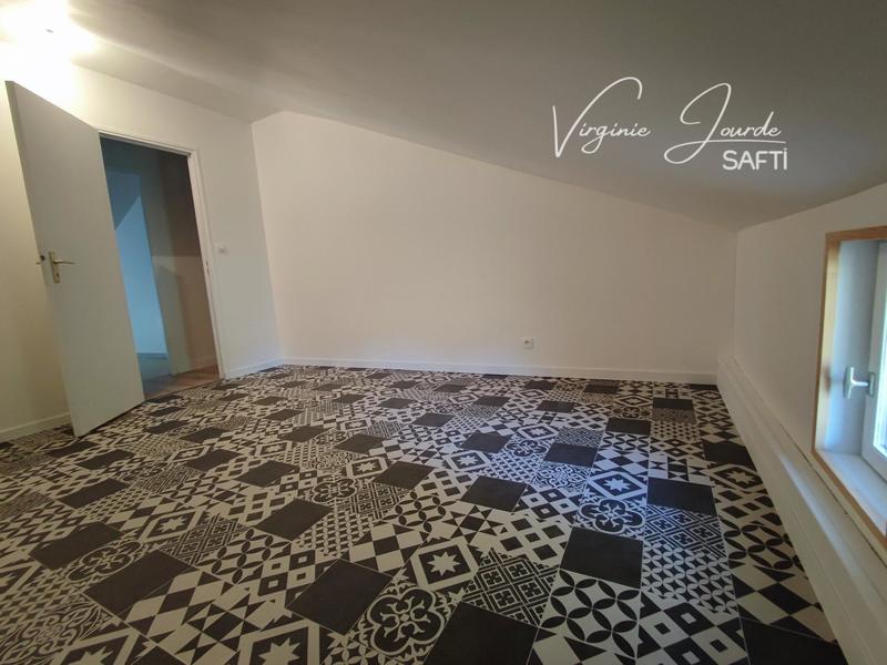 Maison - 216 m² - 9 pièces