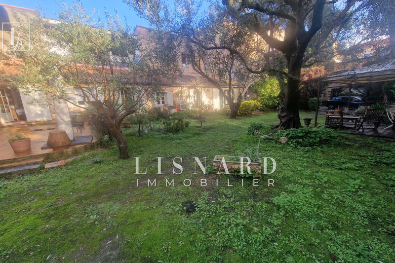 Maison - 220 m² - 5 pièces