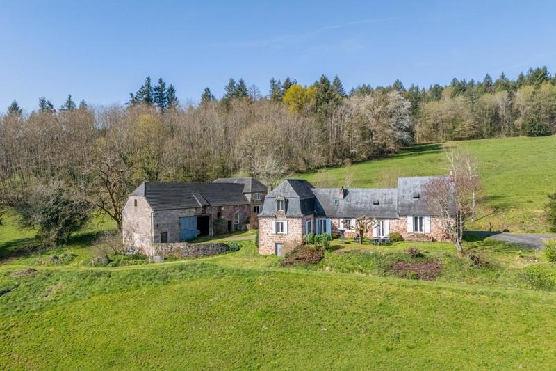 Maison - 250 m² - 7 pièces