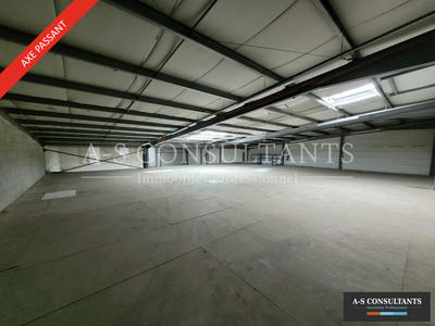 Local d'activité / Entrepôt - 697 m²