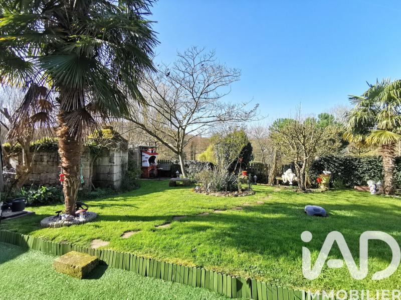 Maison - 211 m² - 7 pièces